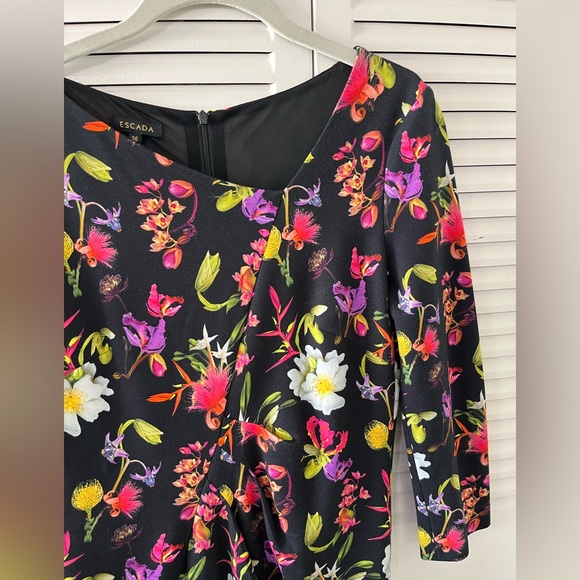 ESCADA knee length dress size 36. - Picture 7 of 8